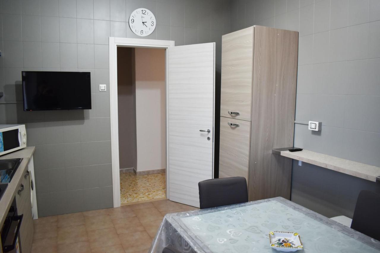 Home 那不勒斯 外观 照片
